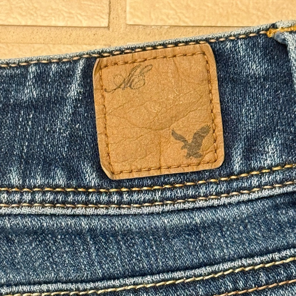 American Eagle Size 8 Slim Boot Cut Jeans with Distressed Details - Picture 7 of 7